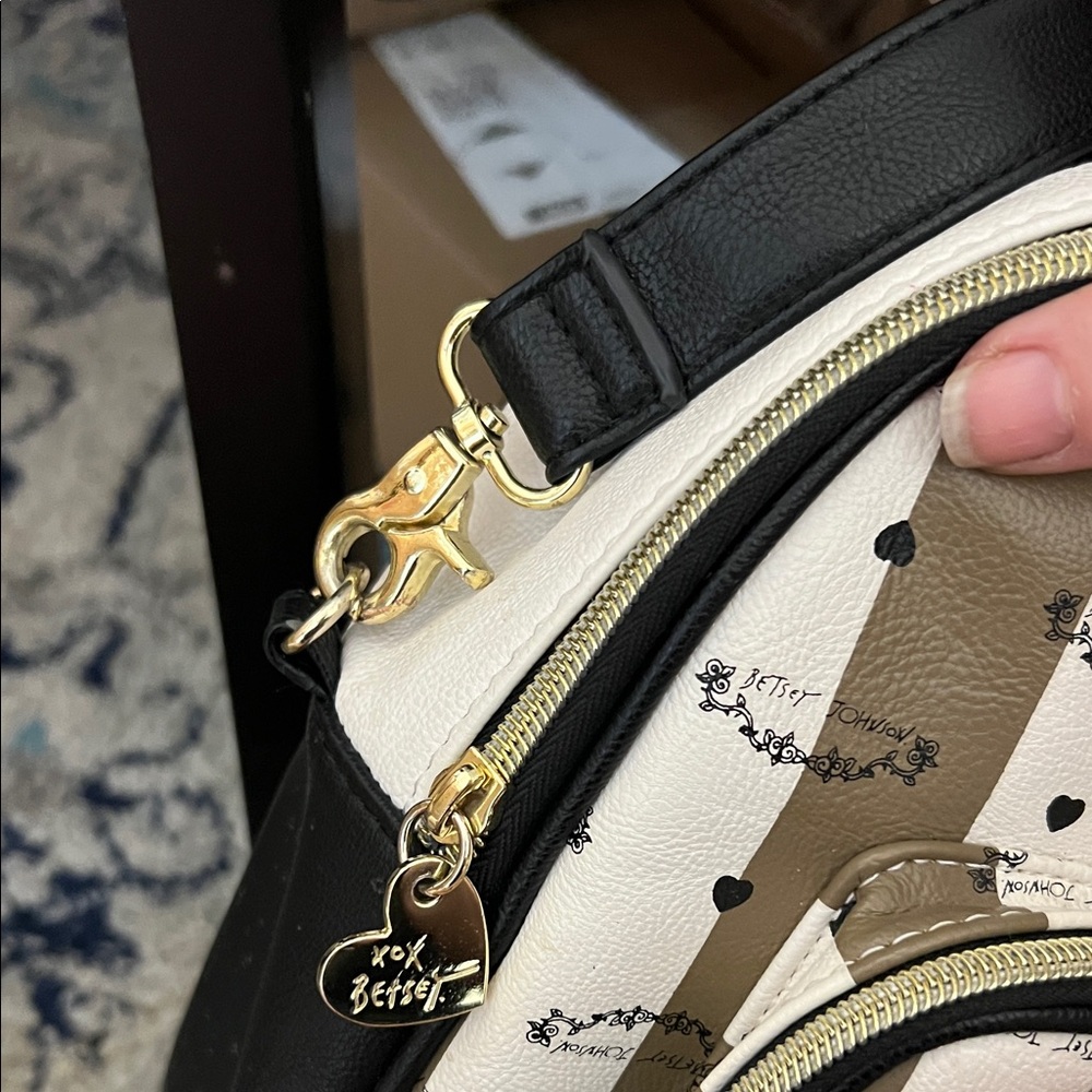 Betsey Johnson Heart Logo Backpack in White and Tan NWOT - Picture 3 of 8